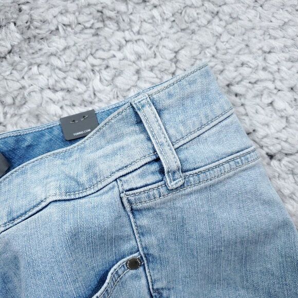 READ Torrid 3.5" Vintage Stretch High Rise Raw Hem Jean Shorts Plus Size 26 - Picture 8 of 12